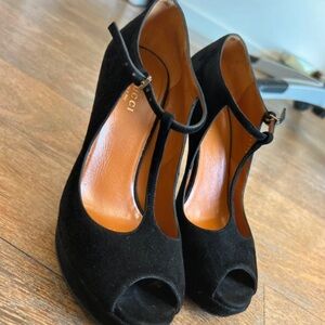 Gucci Black T-Strap Peep Toe Heels